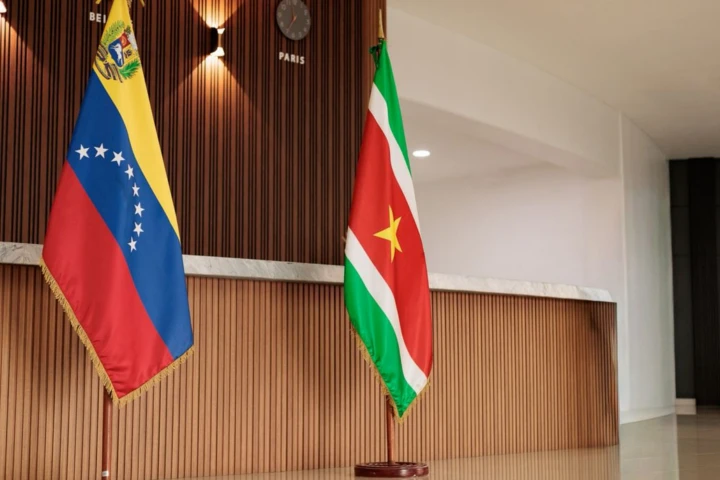 11SURINAME.jpg